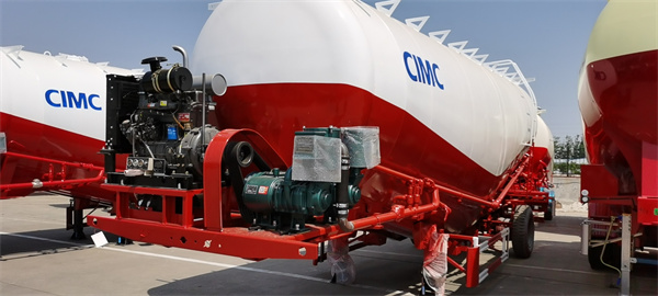 Bulk cement tanker