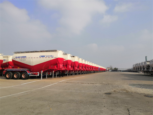 Bulk cement tanker