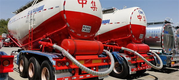 Bulk cement tanker